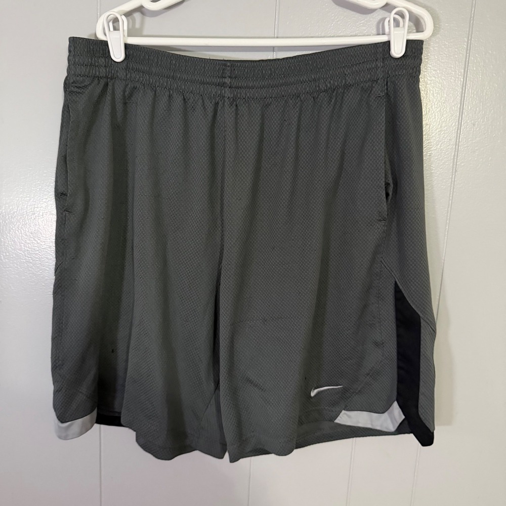 Nike Mesh Athletic Shorts Mens XL Gray Black White Swoosh‎ Basketball Training